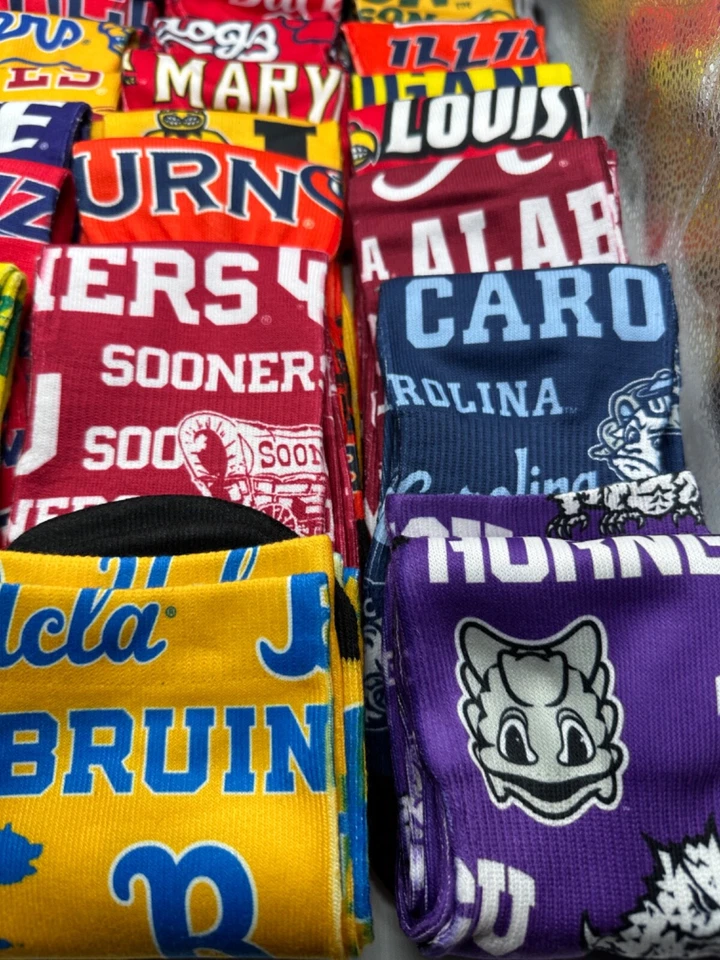 NEW ONE PAIR MENS "FOR BARE FEET" OFFICIALLY LICENSED COLLEGIATE SOCKS - Image 4 of 4