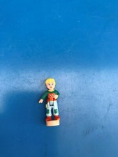   DISNEY MAGIC KINGDOM Figurine /PETIT GARCON CHATEAU DISNEYLAND - POLLY POCKET 