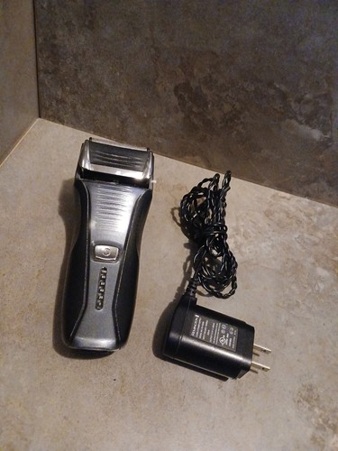 Remington Pivot Flex Mens Rechargeable Electric Shaver F-5800 W/ Charger TESTED