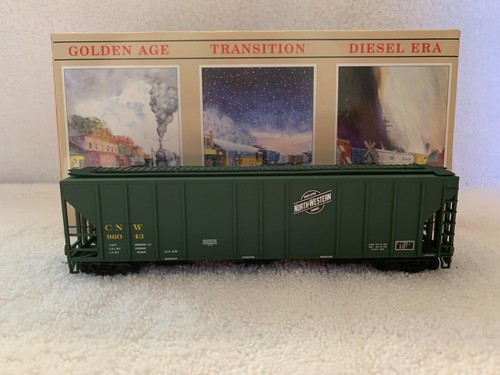 Walthers #932-5728 HO Scale CNW (Green) PS-2CD 4427 Covered Hopper #96043