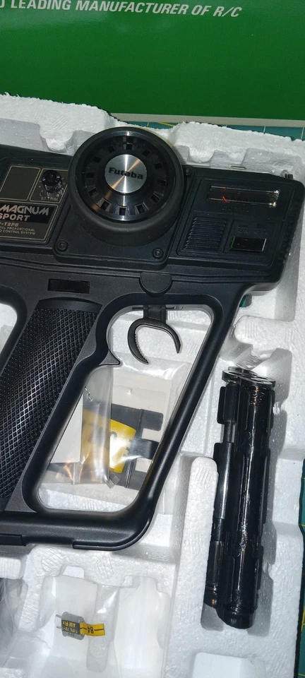 FUTABA FP-T2PB MAGNUM SPORT TRANSMITTER RX,TX#84 2CH. RCBOAT, RCCAR TESTED - Image 2 of 4
