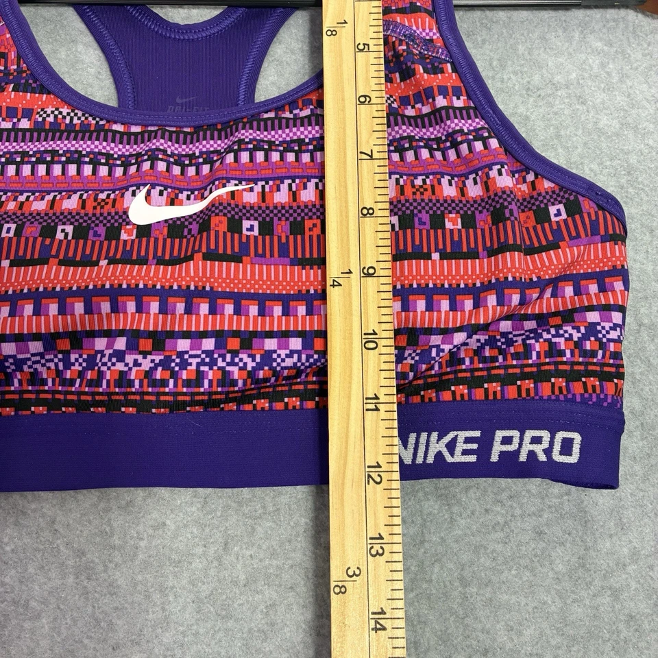 Sujetador deportivo Nike Pro Dri-FIT grande púrpura rojo estampado geométrico espalda deportiva Foto 3 de 4