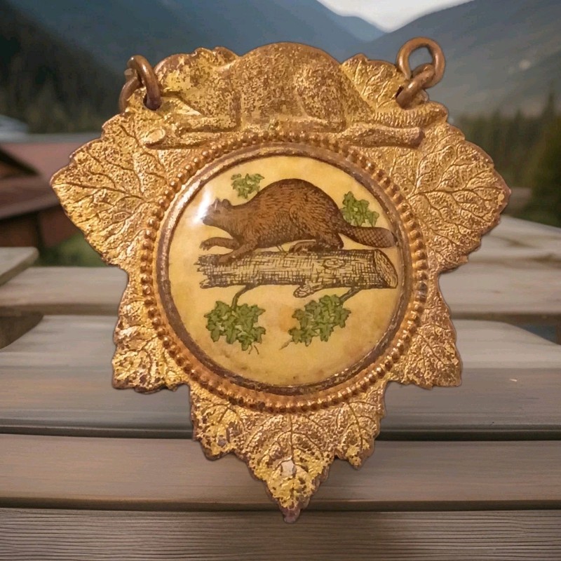 ✨✨VERY RARE Whitehead & Hoag Co. Gold Tone Beaver Leaf Award Pinback Medal