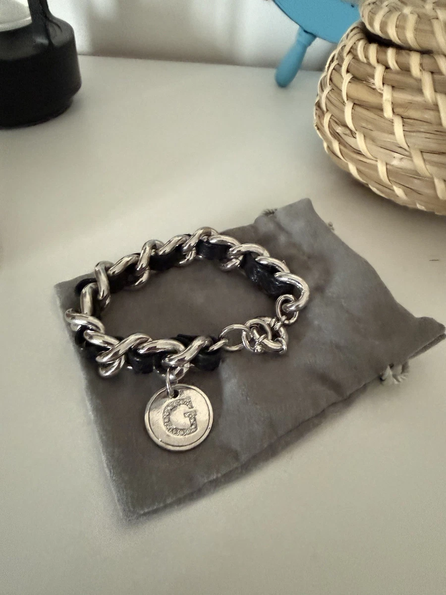 Damen Armbanduhr Guess mit Edelstahlarmband und Zirkonia Steinen in