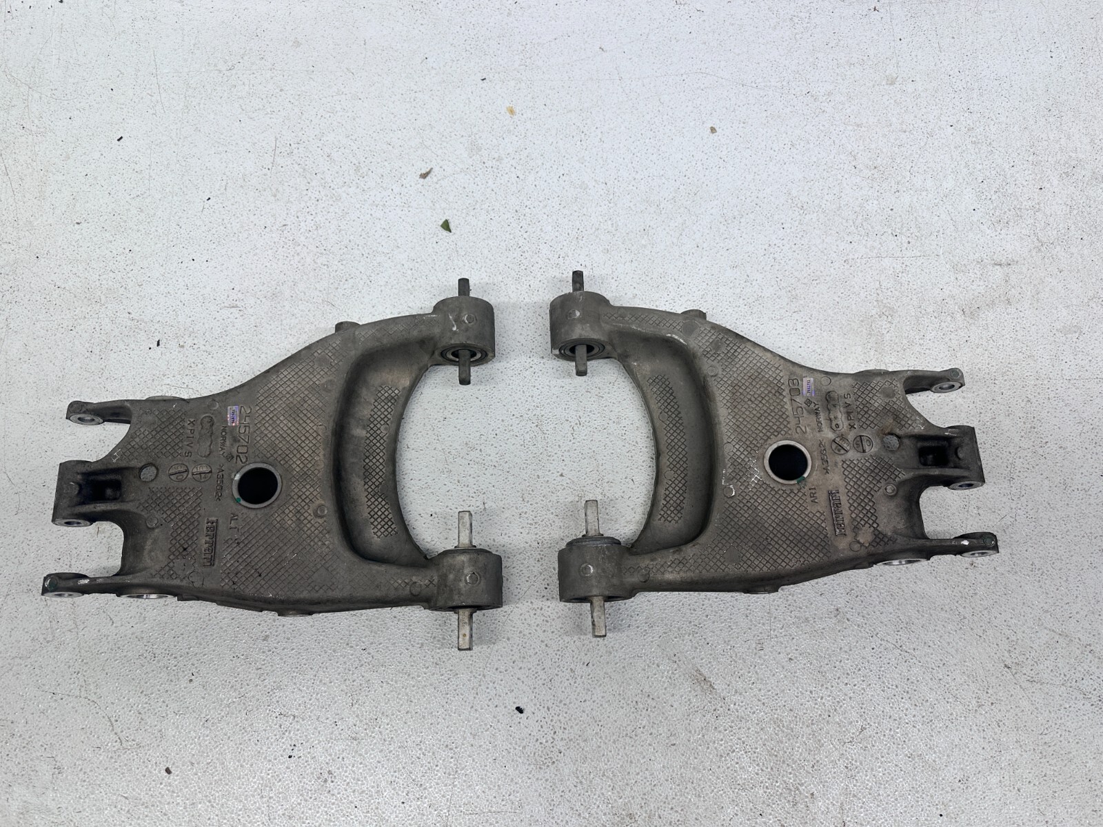 Rear Right Left Lower Control Arm 245703 245702 Ferrari California T 2015-2018