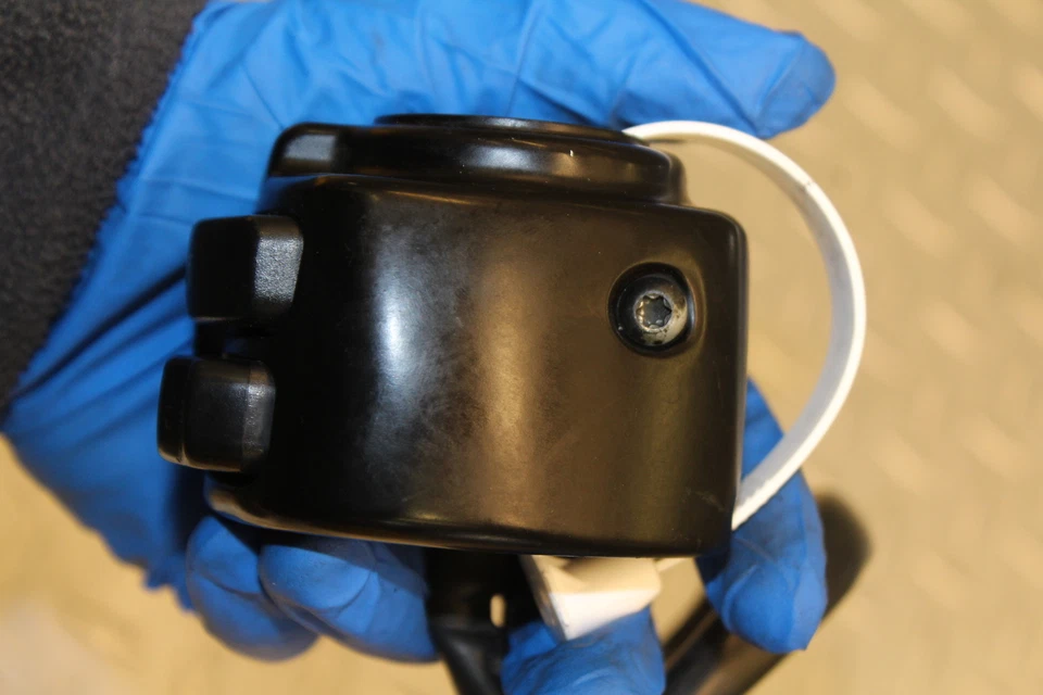 2003 HARLEY-DAVIDSON SOFTAIL DEUCE FXSTD LEFT CLIP ON HANDLE HORN SIGNALS SWITCH - Image 3 of 4