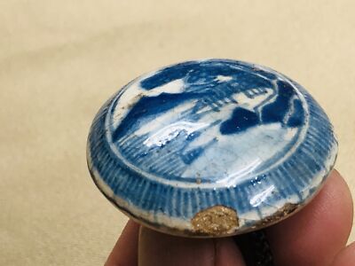 Y4215 NETSUKE Manju pottery underglaze blue Japan antique kimono