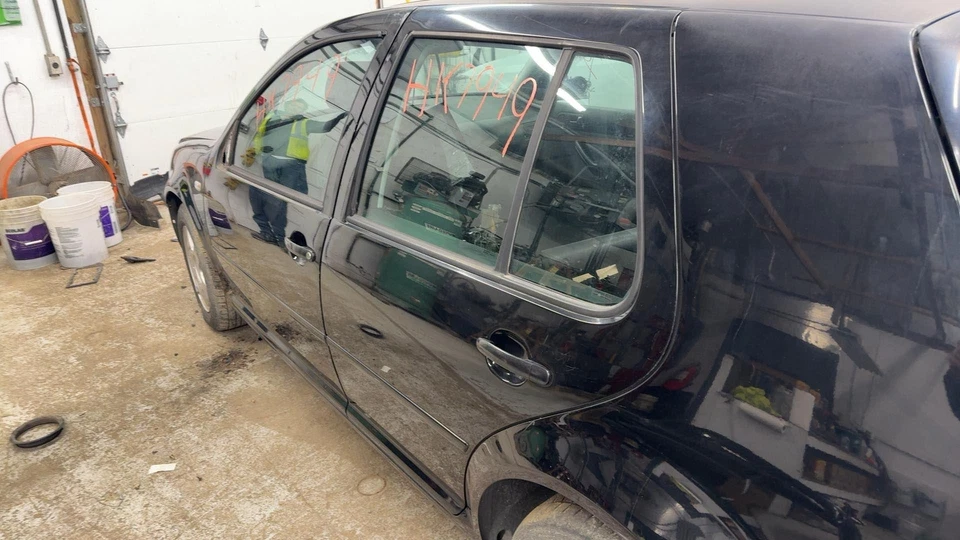 (LOCAL PICKUP ONLY) 99-11 Volkswagen GOLF Rear Door Left Foto 4 de 4