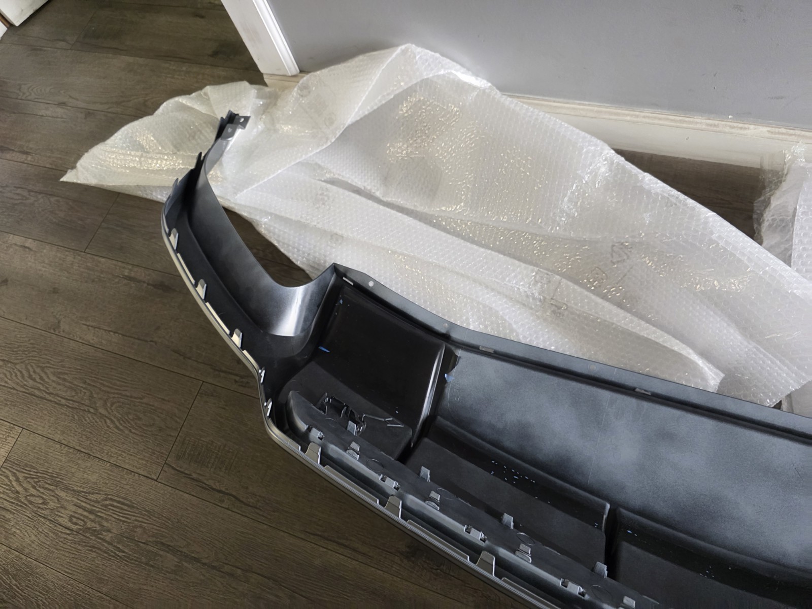 LAMBORGHINI URUS REAR BUMPER DIFFUSER OEM 4ML807568 NEW