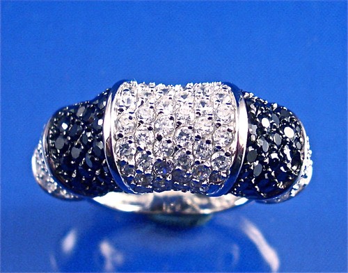 JUEGO PAVÉ PLATA ESTERLINA ANILLO DOMO CIRCONITA BLANCA Y NEGRA, TALLA 7 - Imagen 4 de 4