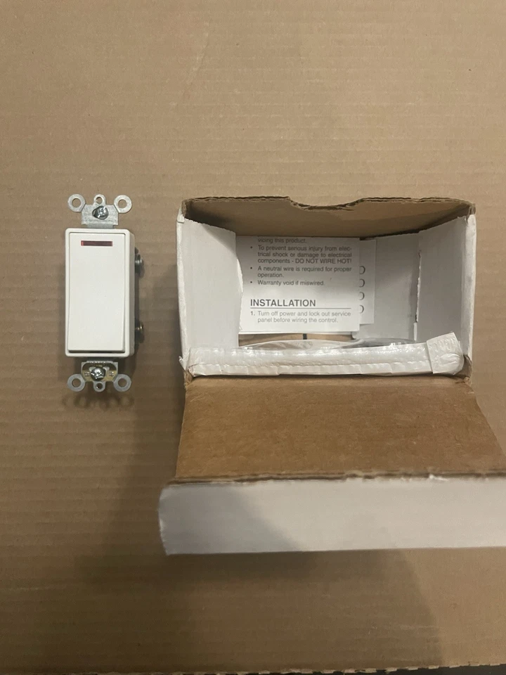 Interruptor basculante Nutone 69WL nuevo en caja con luz indicadora blanca 20a 120v - Nuevo en caja Foto 2 de 4
