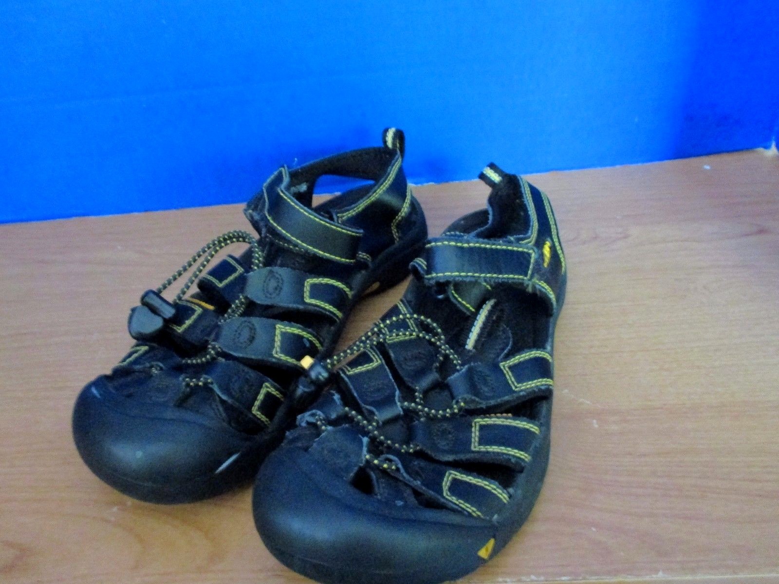 KEEN~SANDALI SCARPE TREKKING ACQUA NERO E GIALLO~Impermeabili~Gioventù 5.0 EU 38
