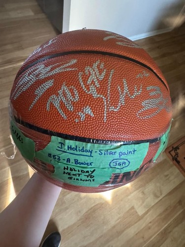 2021 Milwaukee Bucks champions autograph basketball - Picture 3 of 6