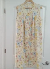 Simply Basic Womens Sleeveless Housecoat Floral Butterflies Seersucker Size Med
