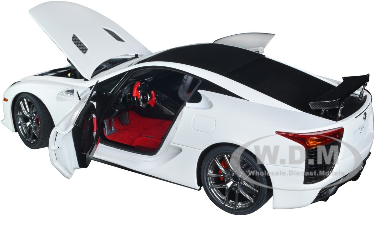 LEXUS LFA WHITEST WHITE W/CARBON TOP 1/18 MODEL CAR BY AUTOART