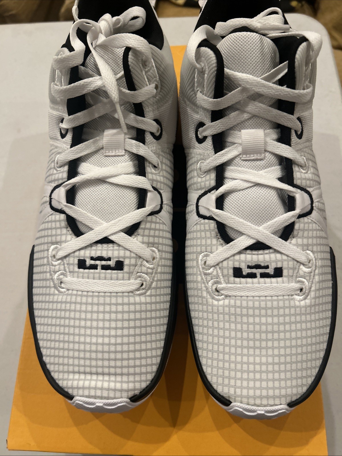 Nike LeBron Witness VII TB Men’s Size 13 White Black Grey DZ3299100 thumbnail 5