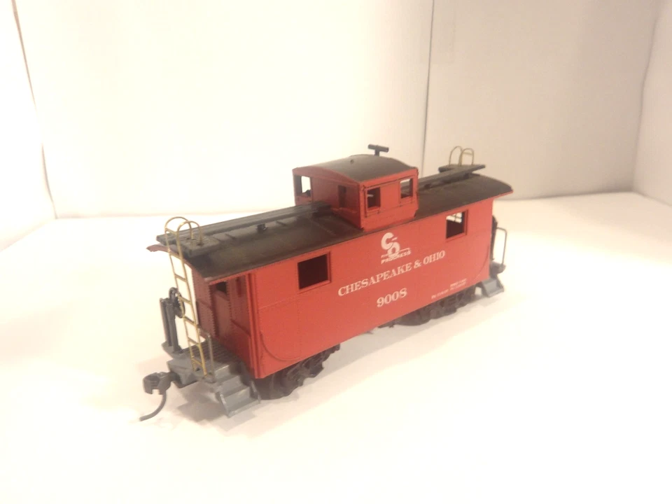 Roundhouse HO C&O #9008 Modern 2-Window Caboose 3511, KD's, Original Box, Used - Image 3 of 4
