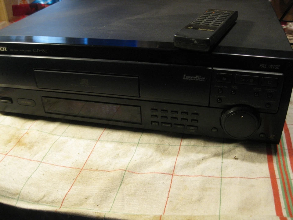 Lecteur laserdisc Pioneer CLD 950 - Photo 3/4