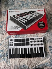 Akai MPK Mini MK3 25-Key USB Midi Keyboard Controller Special Edition White