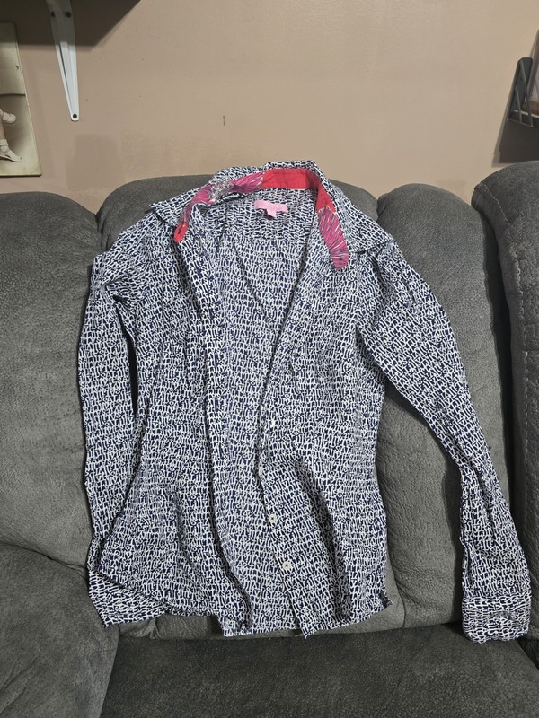 Lilly Pulitzer It’s A Lilly Long Sleeved Button Down Top Logo Print Sz 2