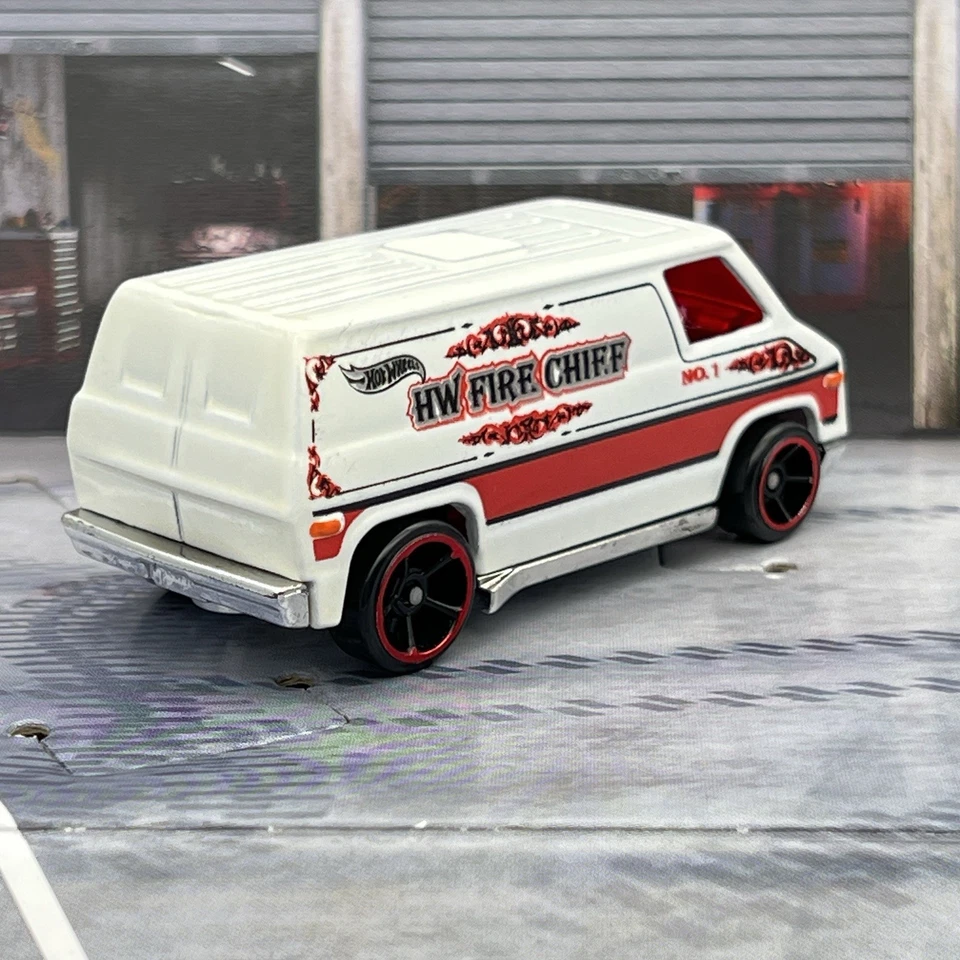 Hot Wheels Super Van Fire Chief Metalflake Pearl White 2015 1:64 Diecast [21k] Foto 4 de 4