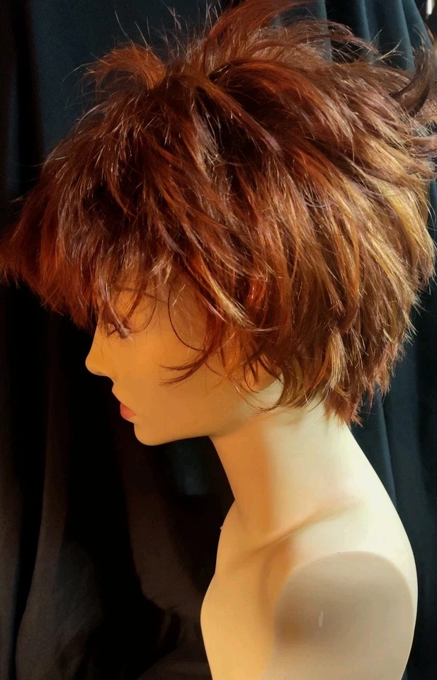 Peluca corta corte pixie Foto 2 de 3