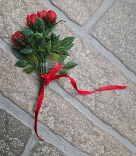 Vintage Barbie Miss America / ballerina cara Barbie roses bouquet red ribbon