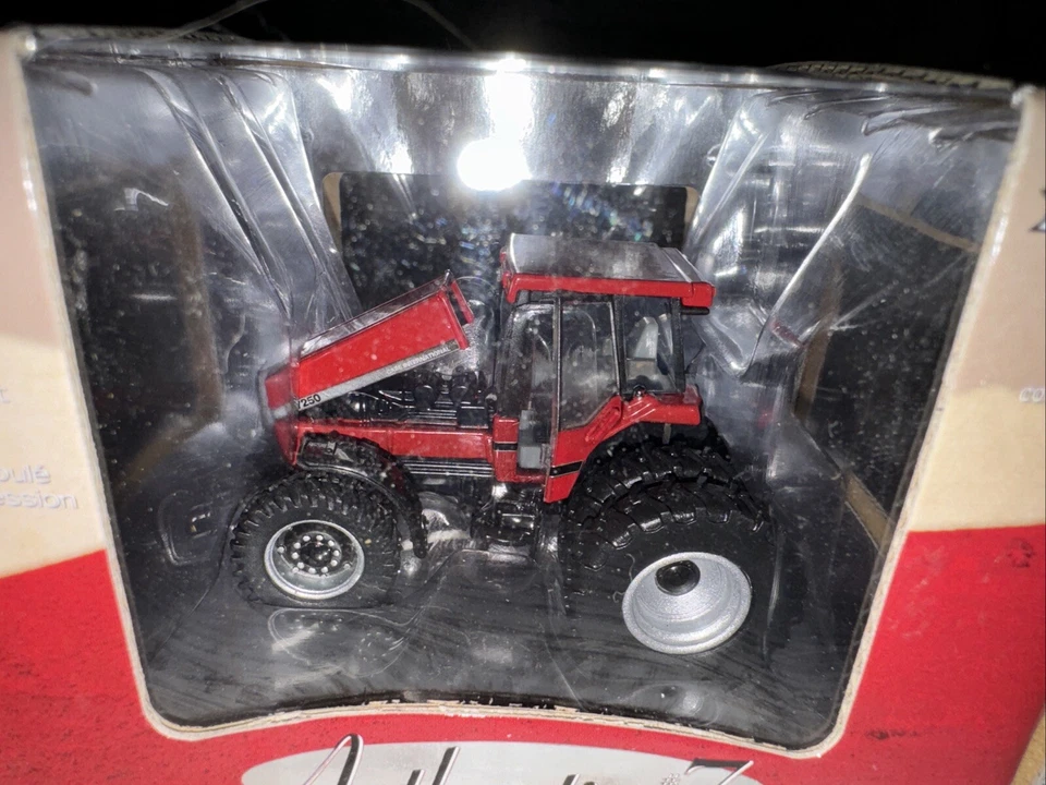 1/64 Case Ih Magnum 7250 Fwa Tractor Rear Duals  Authentics #7 Ertl Die-Cast - Image 3 of 4