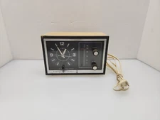 Vintage 1976 GE Clock Radio Alarm Model 7-4725 Beige AM Only Tested 