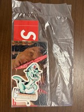 Paquete de paquete de pegatinas Supreme - logotipo de caja, Dino y *Ichi el asesino* diseño dividido