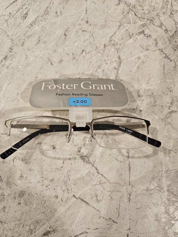 Foster Grant Fashion Reading Glasses 1 Pair +2.00 UPC code 070135340197