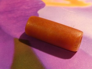 ANCIENT PRE-COLUMBIAN TAIRONA RED BANDED AGATE TUBE SHAPED BEAD 24.8-9.7 MM