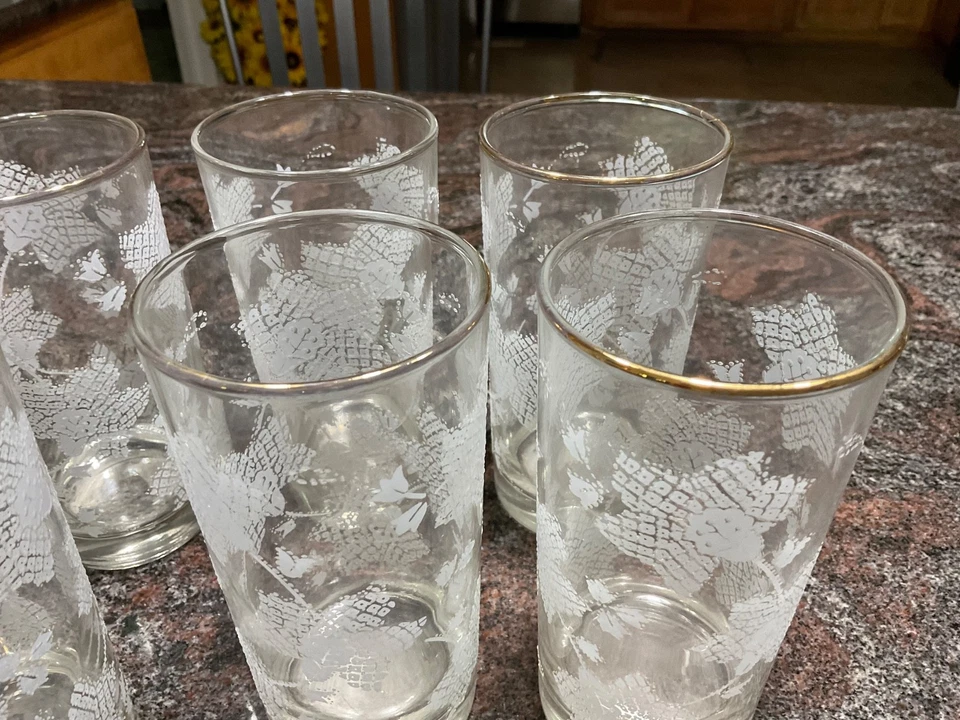 8 Libbey Raised Etched  Frosted Glasses w/ Gold Rim 10oz Grapevine/Lace Pattern - Image 3 of 4