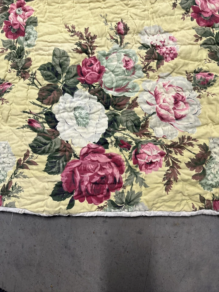 Southern Vintage Floral Quilt Full/ Queen One Piece As Is - Image 2 of 4
