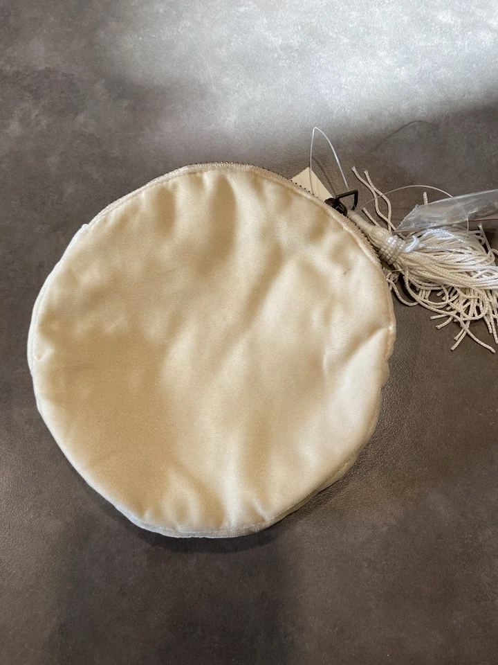 Bolsa Anna Harlow Russo Anthropologie bege com miçangas monograma K - Imagem 3 de 4