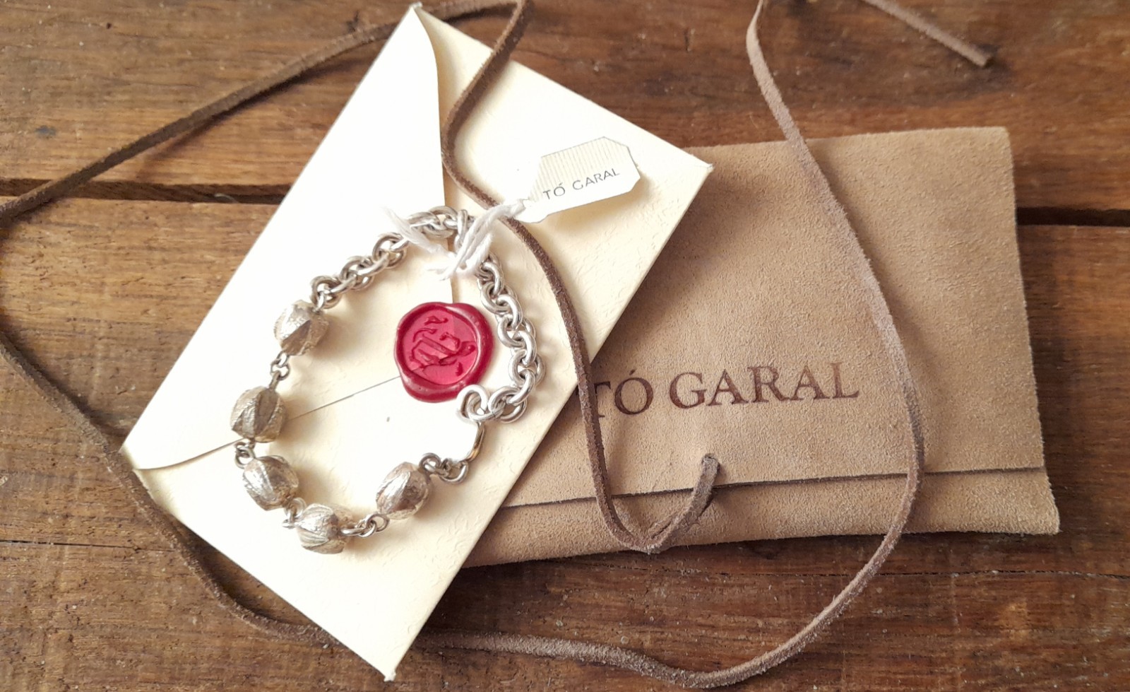Bracelet sculpté en argent massif à porter au quotidien pour sublimer un look