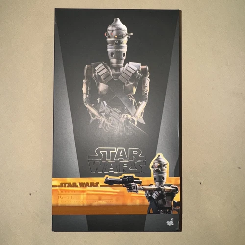 Hot Toys Star Wars: The Mandalorian - IG-11 1/6th Scale Collectible Figure