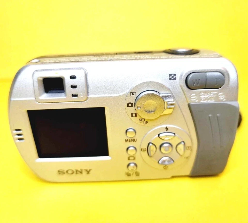 SONY CYBER-SHOT DSC-P32 DIGITAL CAMERA COMPACT 3.2MP MANUAL AUTO FOCUS 1.6" CCD - Image 2 of 4