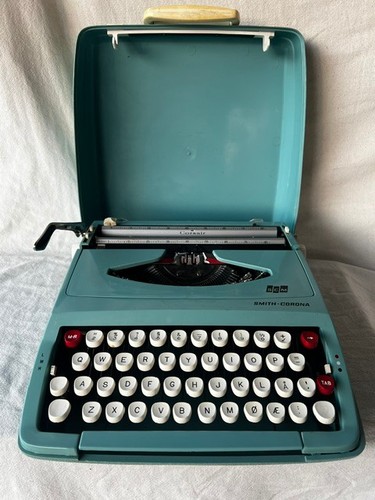 Vintage Smith-Corona Corsair Turquoise Portable Typewriter, Norwegian