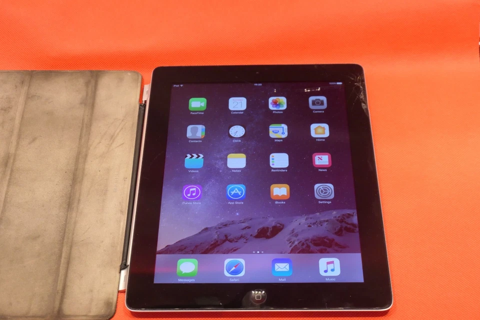 Apple iPad 4th Gen Cracked Screen Works MD511B/A 32GB WiFi 9.7 Space Grey A1458 - Image 2 of 4