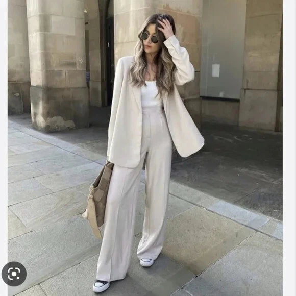 Wide leg pants, white denims, satin blouse, brunch outfit. | Brunch outfit,  Outfits, Outfit inspirations