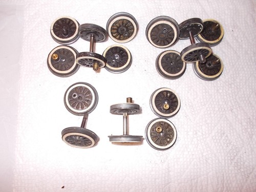 AMERICAN FLYER PILOT TRUCKS, WHEELS, LINKAGE FROM 300 SERIES LOT #U-168 - Picture 4 of 5