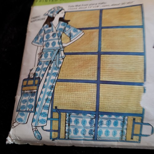 McCalls 8846 Beach/Bath Jacket Pants Tote/Mat Slippers Womans SMALL 9Jr 10M 11JR - Picture 4 of 12