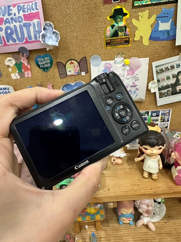 Cámara digital Canon PowerShot S90 10 MP zoom óptico de 3,8x con pantalla LCD de 3 pulgadas 90 % nueva Foto 3 de 4