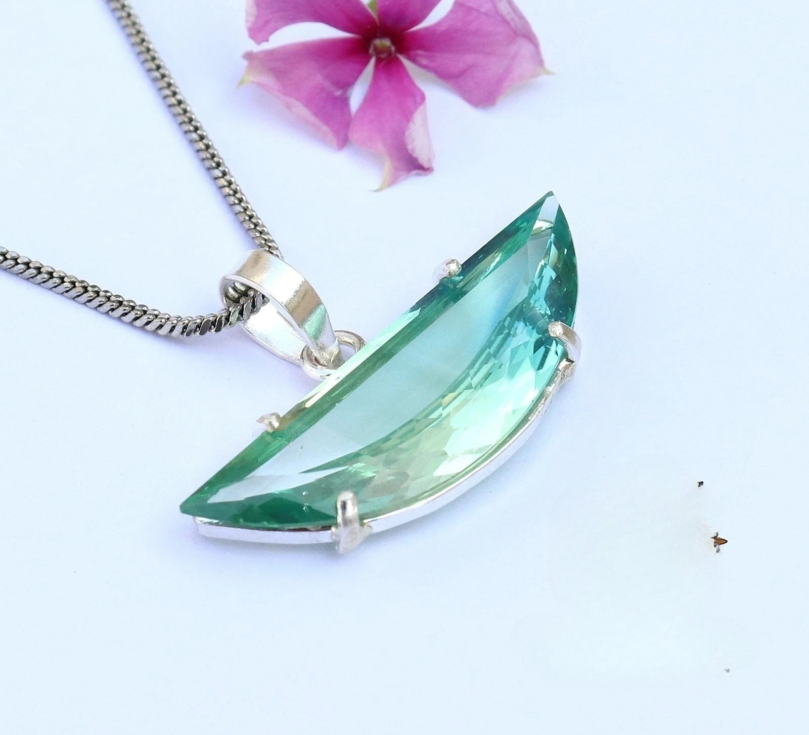 Certified 20.30 CT Natural Green Sapphire Gemstone 925 Solid Silver Pendant