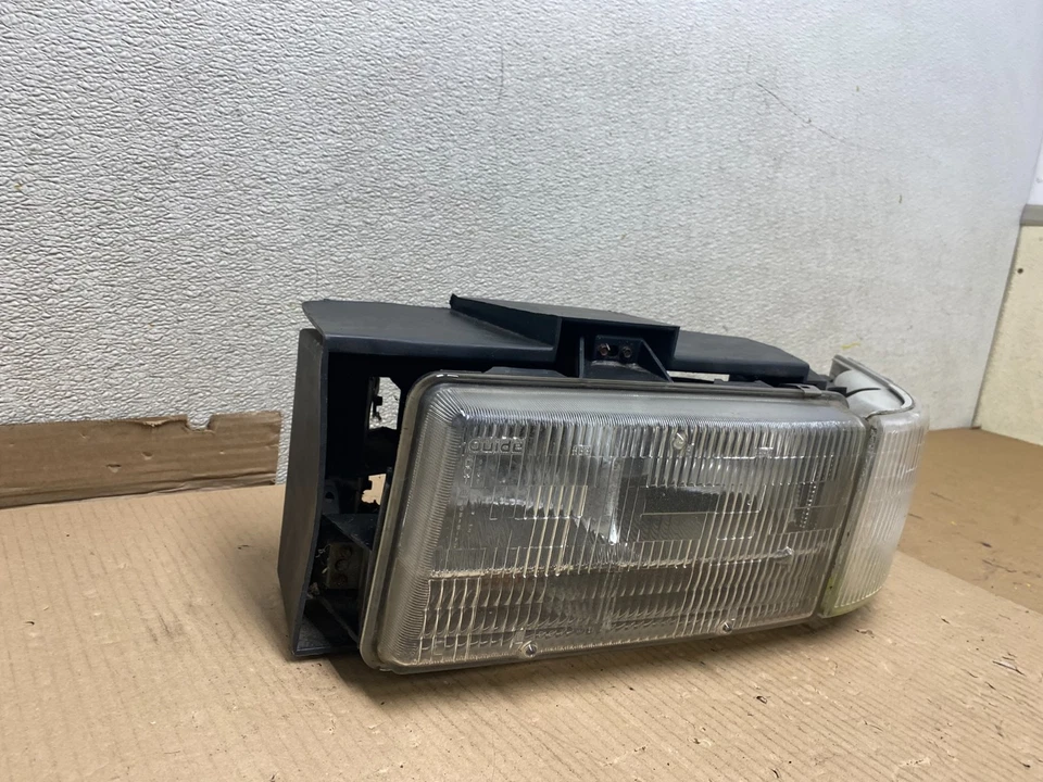 1993 年至 1996 年凯迪拉克 Fleetwood 左球杆 LH 卤素车头灯烧烤架 U2619 DW — 第 3/4 张图片