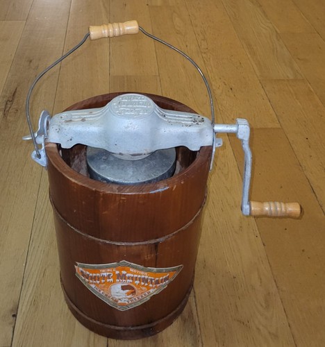 Antique Wooden Hand Crank White Mountain Freezer Ice Cream Maker 2qt.