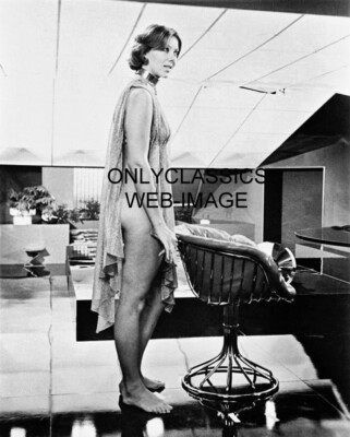 1976 SEXY JENNY AGUTTER LOGAN'S RUN 8x10 MOVIE PHOTO BEAUTIFUL PINUP