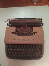Vintage Tower Chieftan II Typewriter thumbnail
