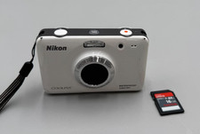 NIKON Coolpix S30 Waterproof White Digital Camera No Batt W.16GB 3x Optical Fair